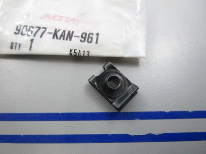 NEW OEM 90677-KAN-961 Honda Nut Clip 0810