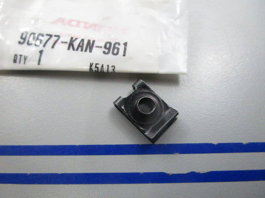 NEW OEM 90677-KAN-961 Honda Nut Clip 0810