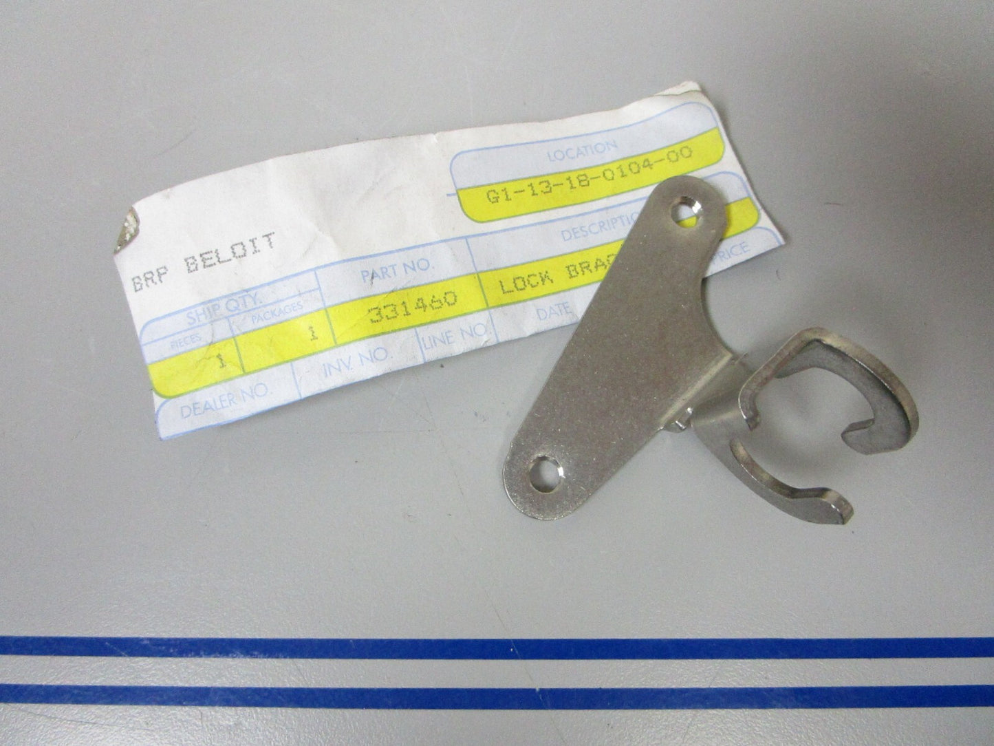 *NEW OEM* 0720 OMC Johnson Evinrude Lock Bracket 331460 0331460