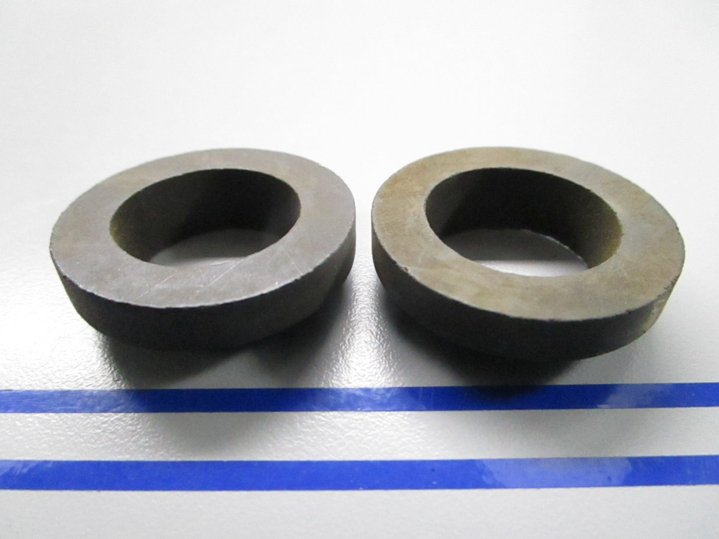 *NEW OEM* (LOT OF 2) 0810 OMC Johnson Evinrude Grommet 305760 0305760
