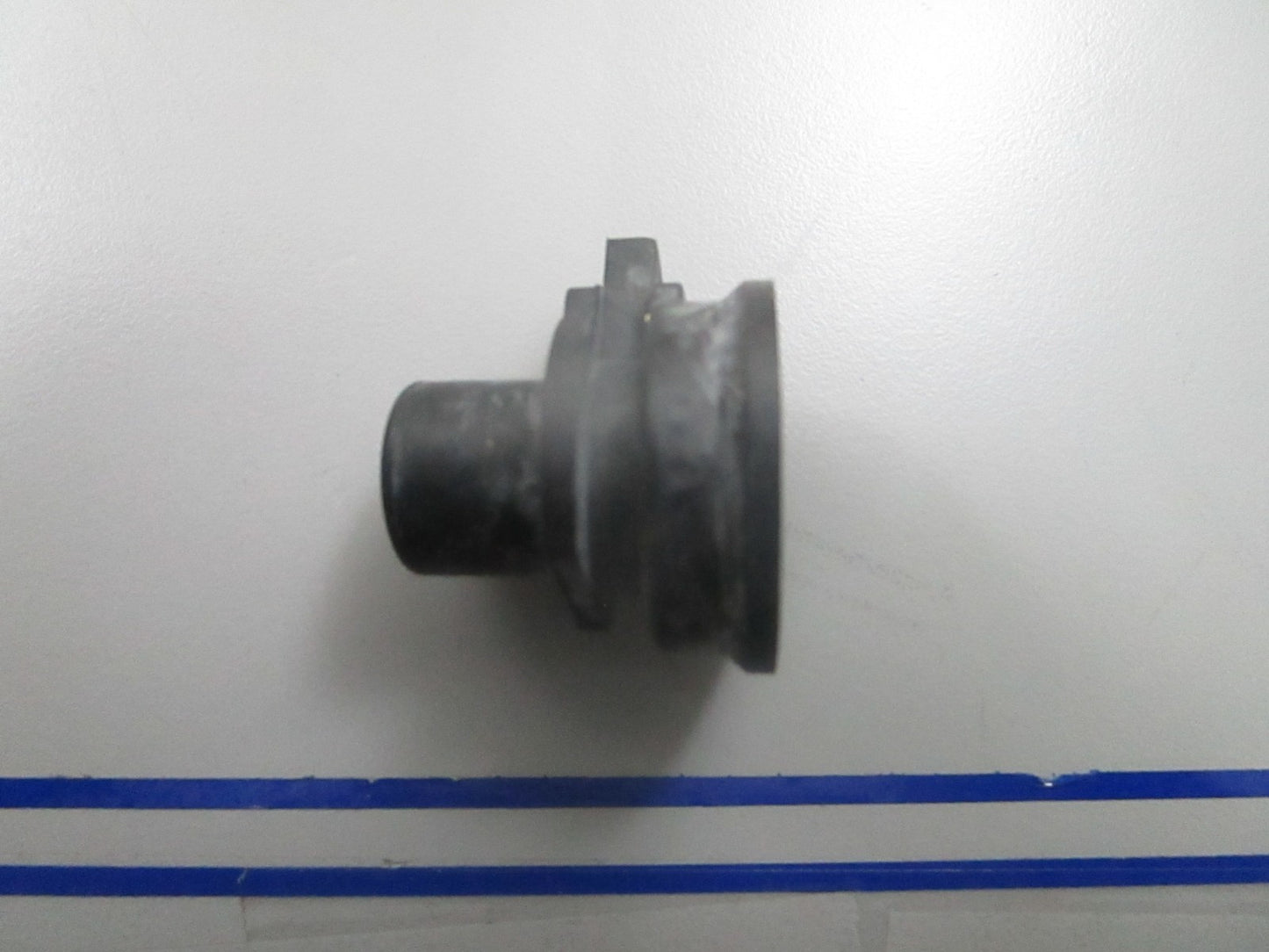 *NEW OEM* 0810 OMC Johnson Evinrude Grommet 339717 0339717