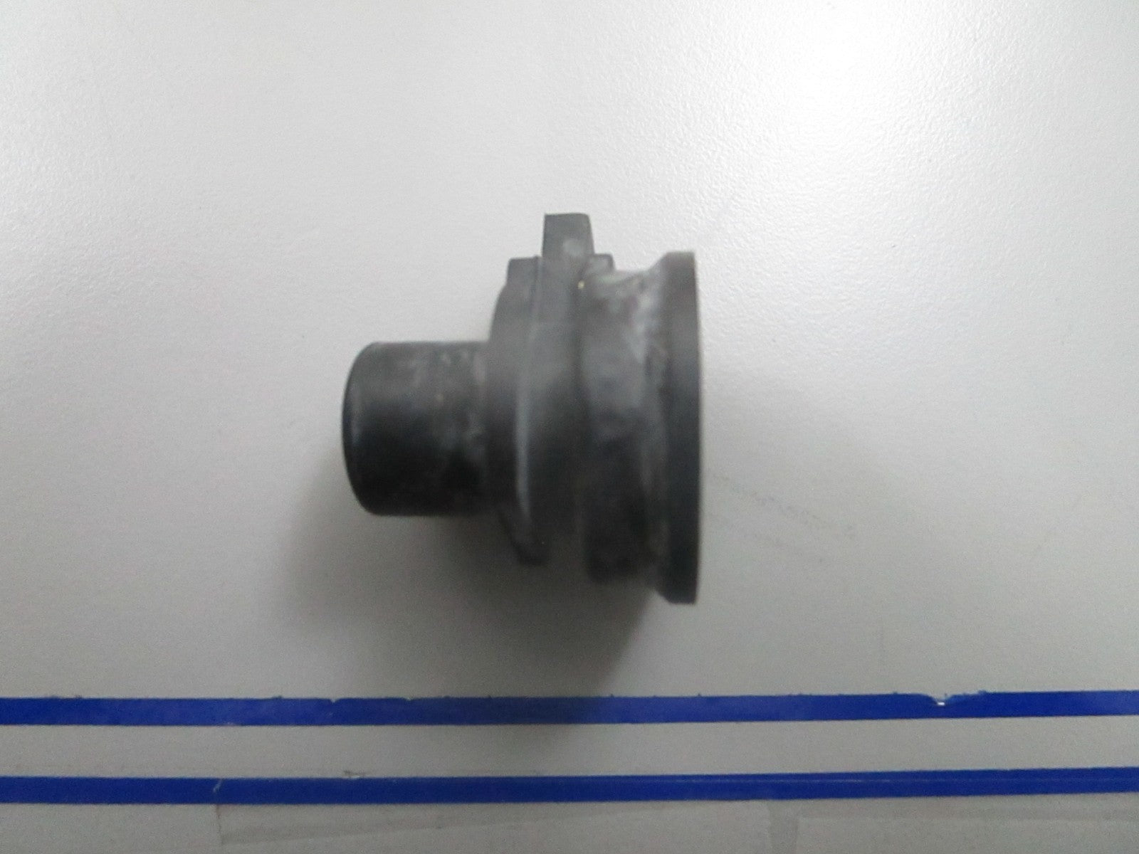 *NEW OEM* 0810 OMC Johnson Evinrude Grommet 339717 0339717