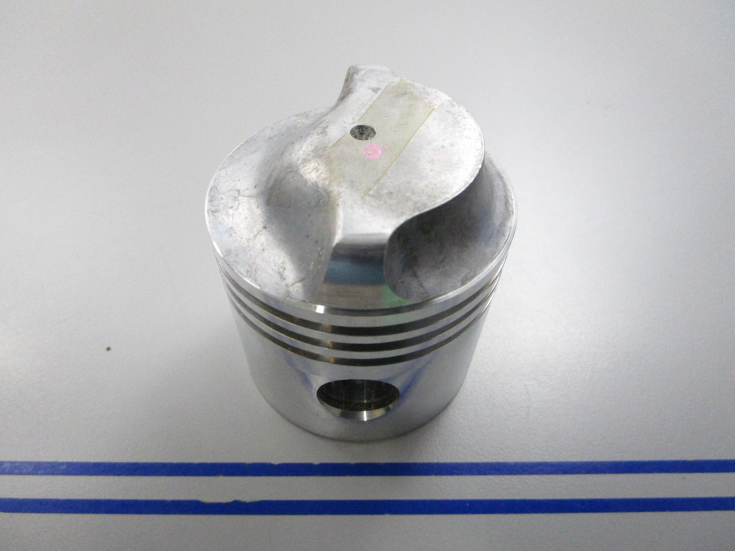 NEW OEM 379134 0379134 309571 0309571 OMC Johnson Evinrude Piston 0810