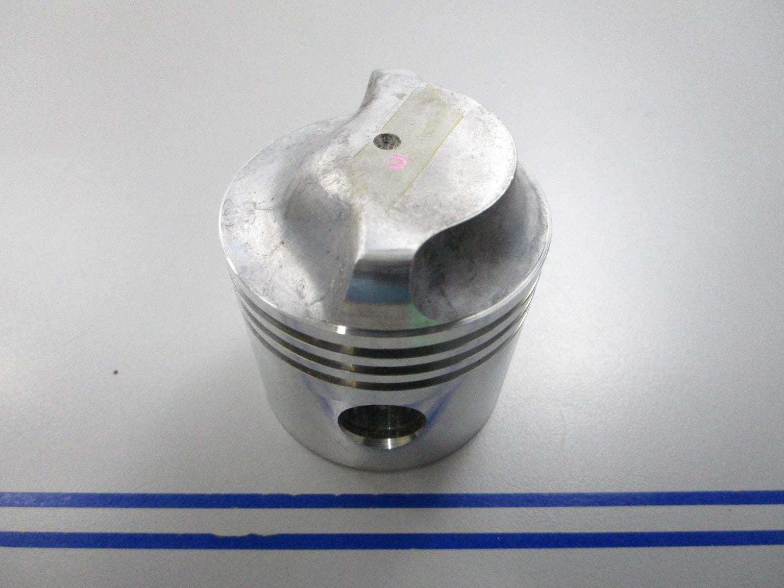 NEW OEM 379134 0379134 309571 0309571 OMC Johnson Evinrude Piston 0810