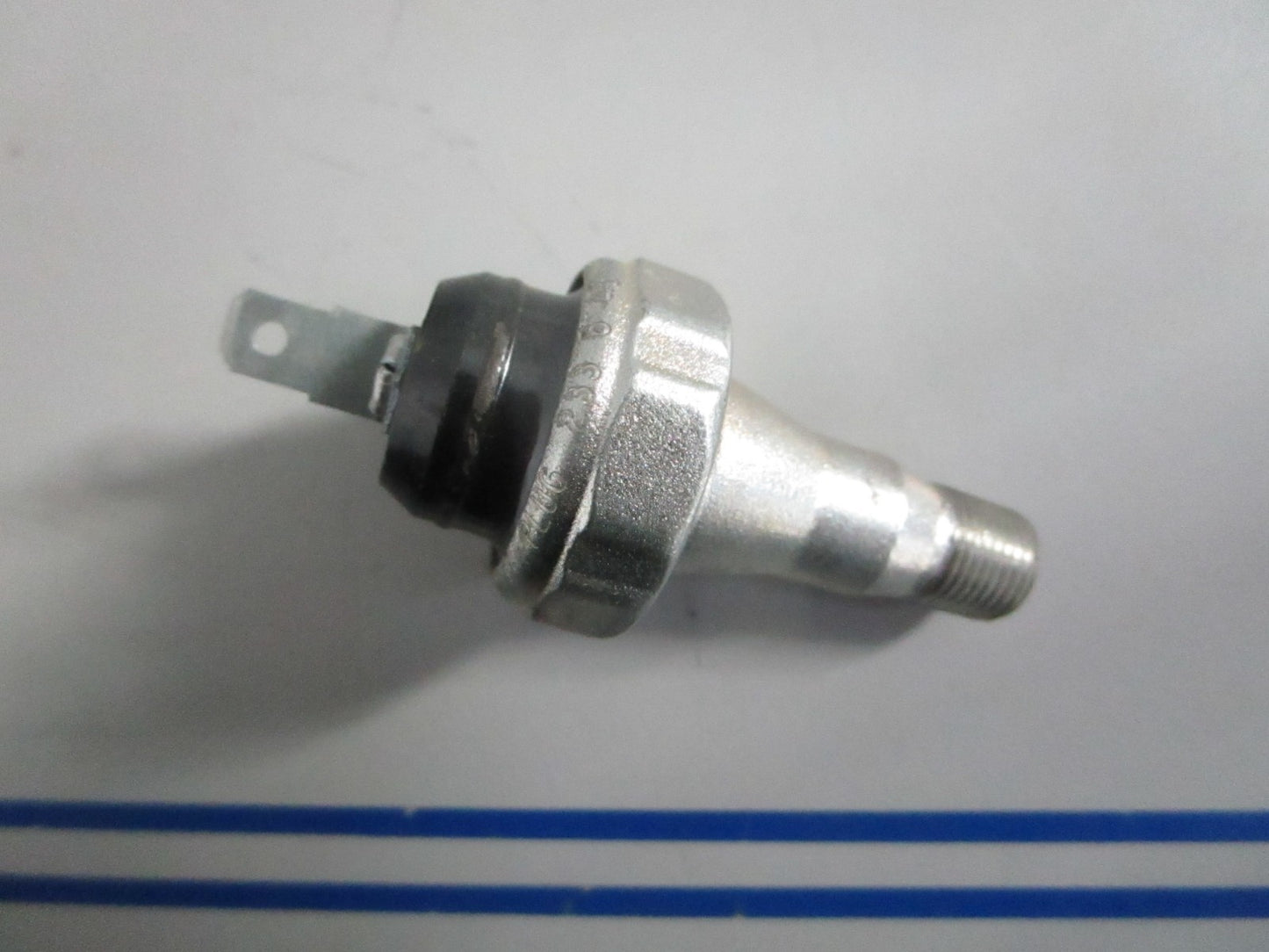 NEW OEM 984897 0984897 OMC Johnson Evinrude Oil Switch Assy 0820