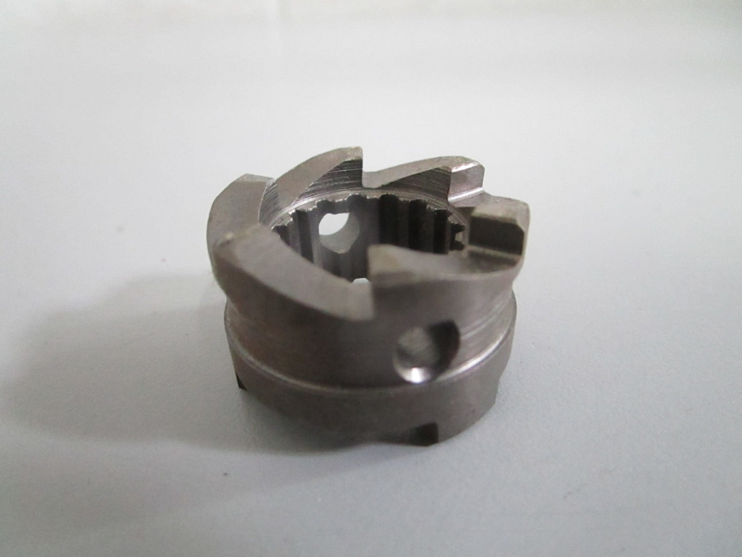 NEW OEM 52-63314 Mercury Quicksilver Clutch Dog 0820