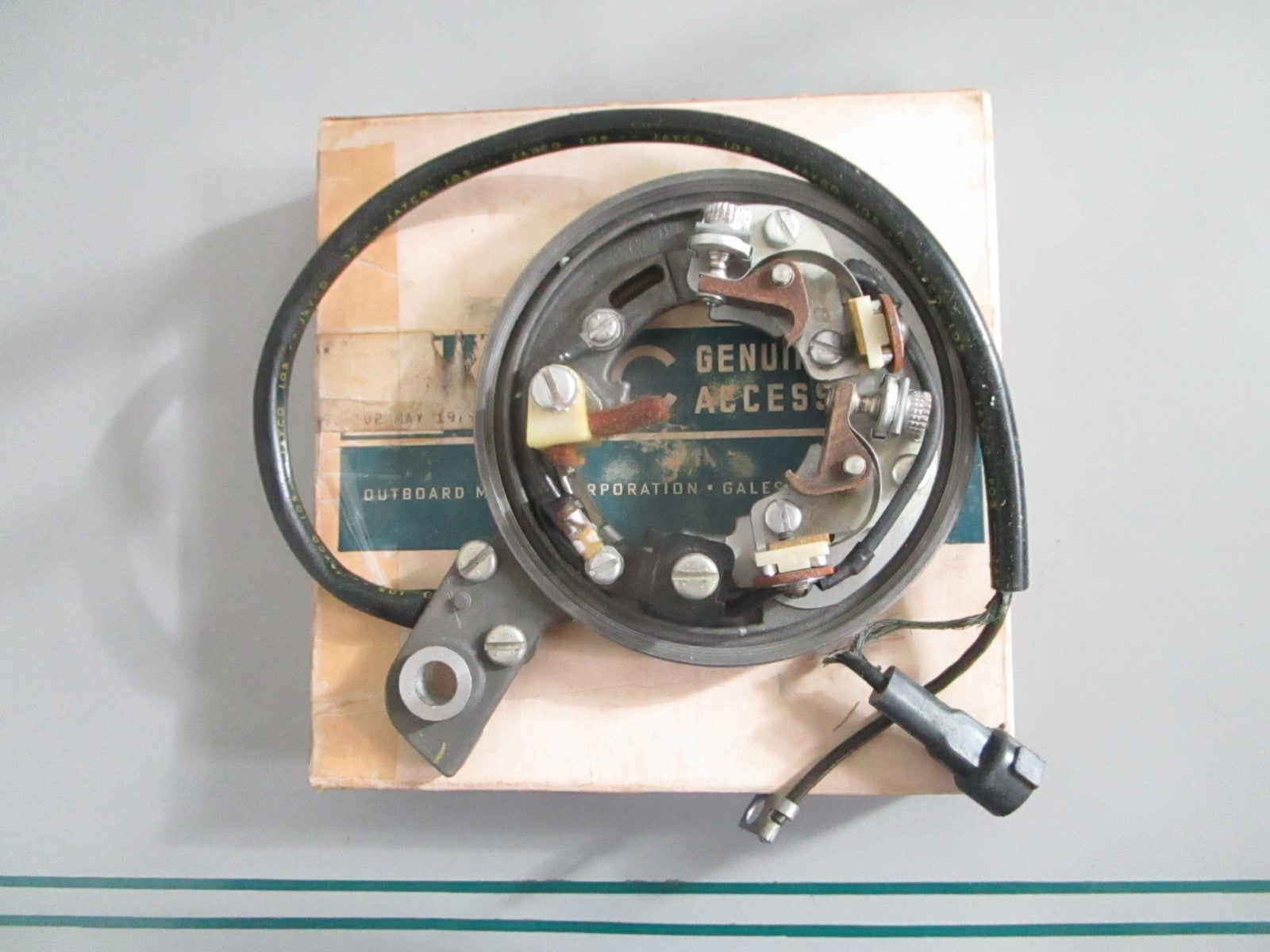 NEW OEM 384548 0384548 OMC Johnson Evinrude Plate Timer Magneto Base 0820