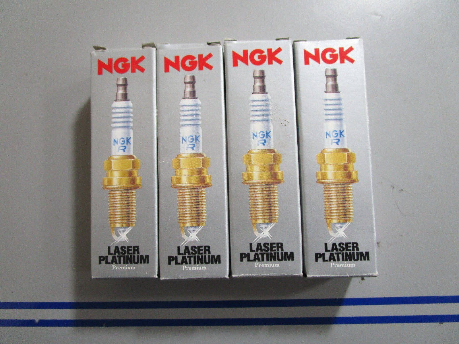 *NEW* (LOT OF 4) 0810 NGK Spark Plug PZFR5F-11
