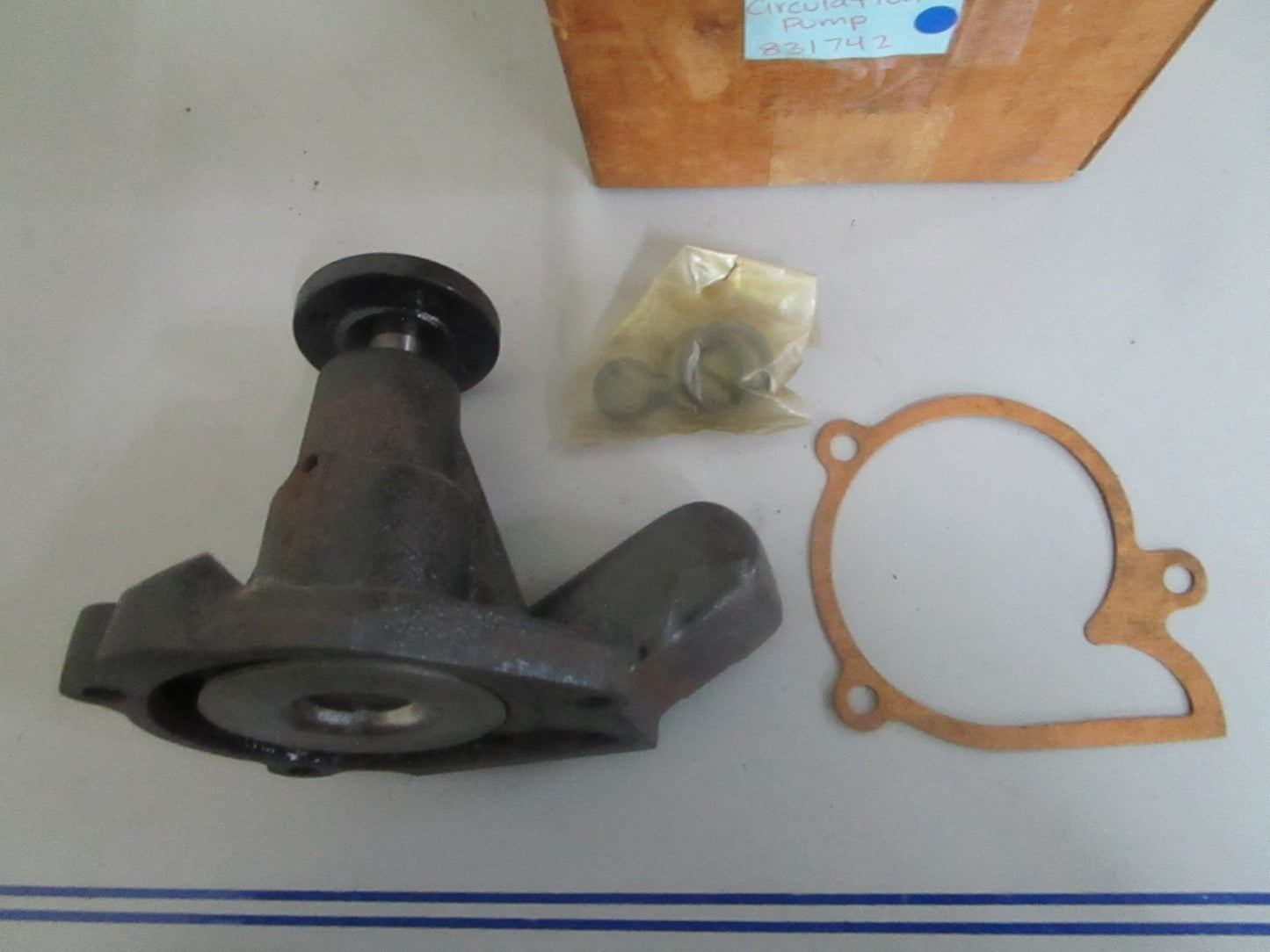 *NEW OEM* 0820 Volvo Penta Circulation Pump 831742