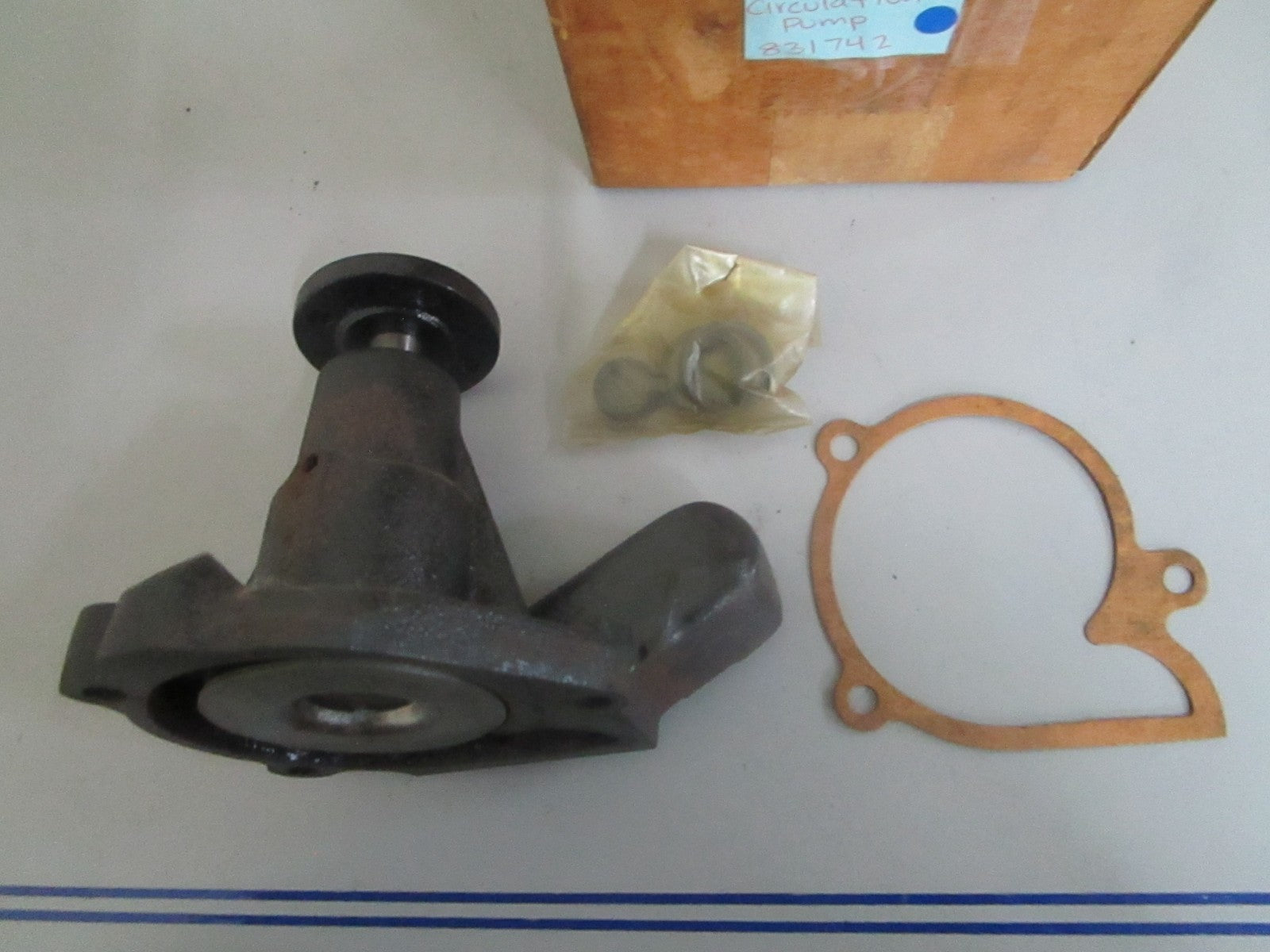 *NEW OEM* 0820 Volvo Penta Circulation Pump 831742