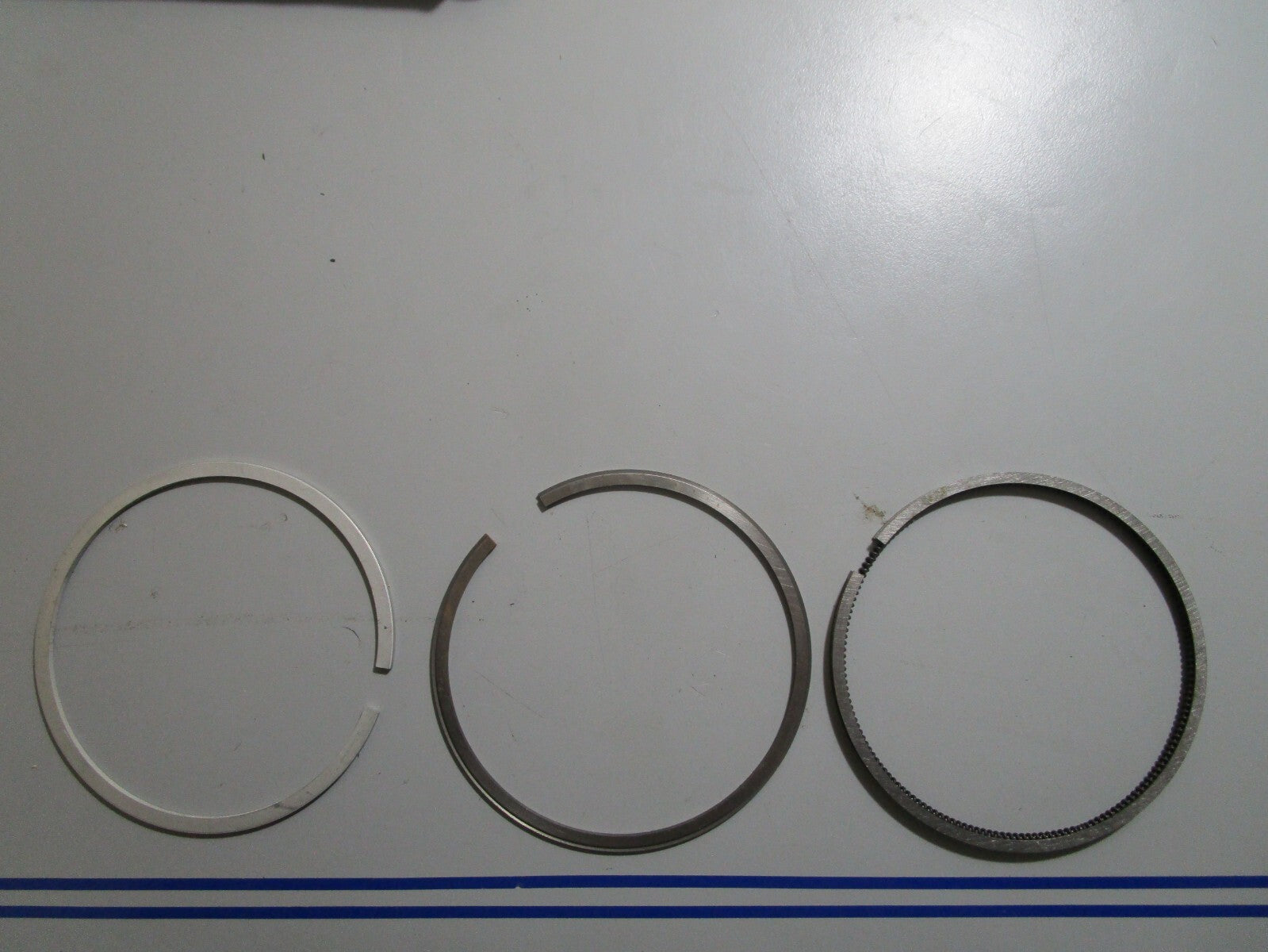 *NEW OEM* 0810 Volvo Penta Piston Ring Kit 275337