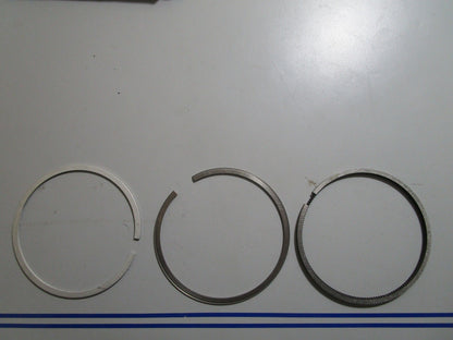 *NEW OEM* 0810 Volvo Penta Piston Ring Kit 275337