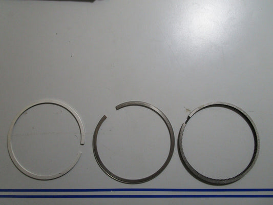 *NEW OEM* 0810 Volvo Penta Piston Ring Kit 275337