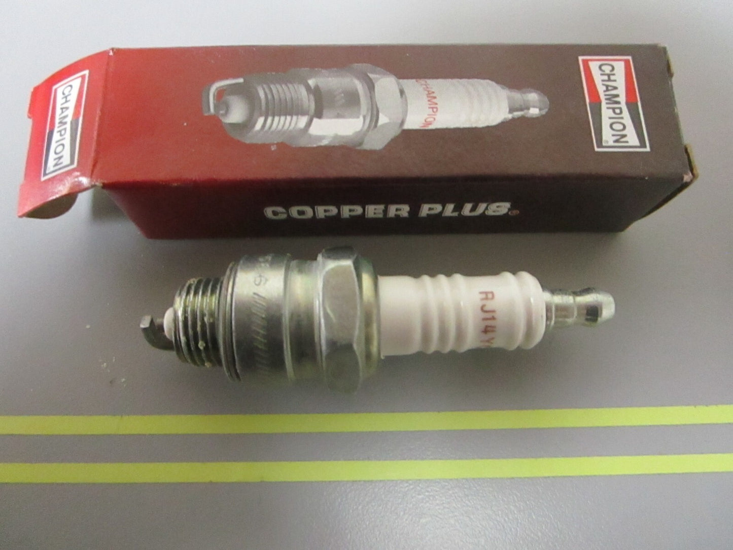 *NEW* 0810 Champion Spark Plug 63 RJ14YC