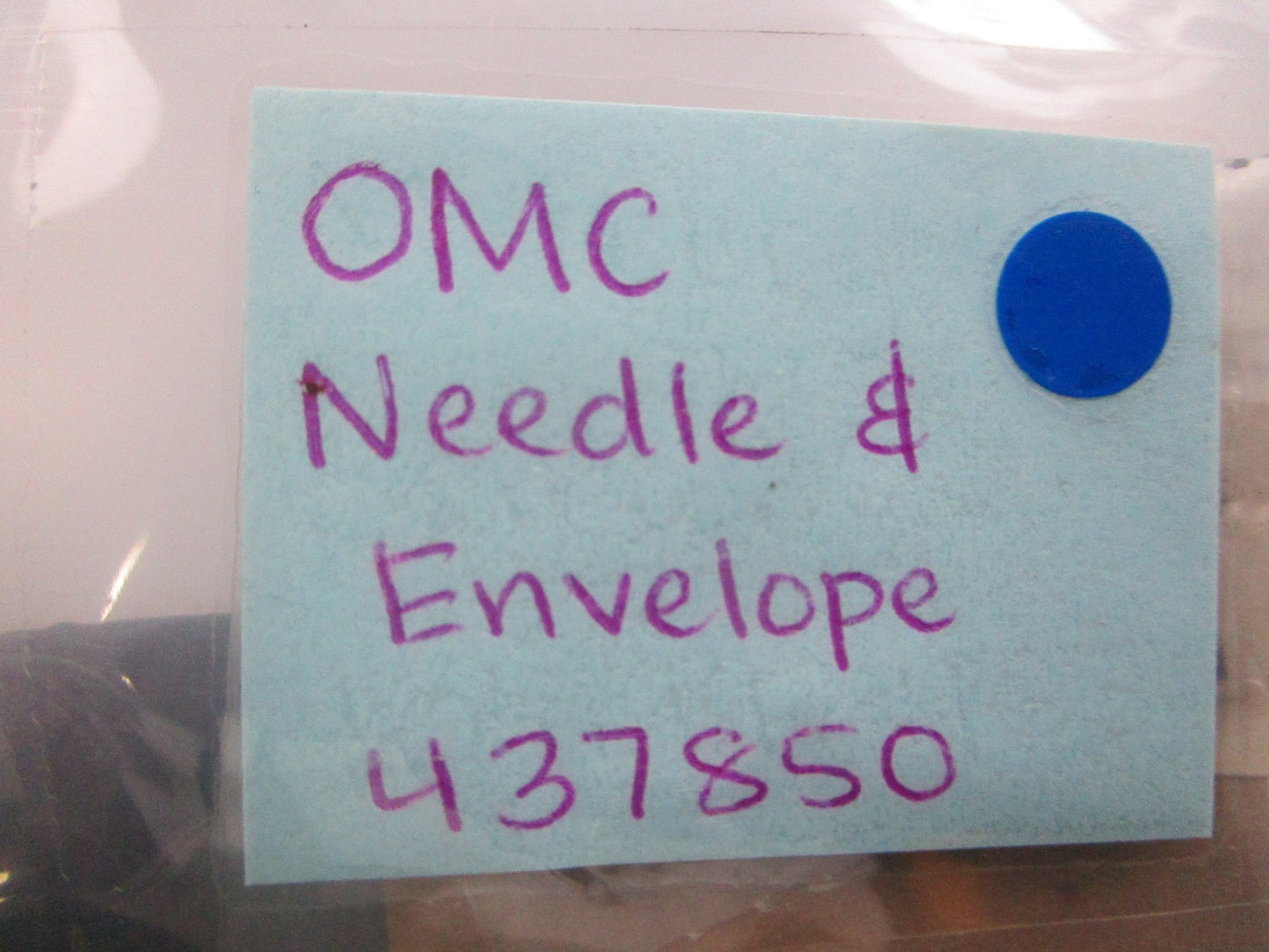 *NEW OEM* 0810 OMC Johnson Evinrude Needle & Envelope 437850 0437850