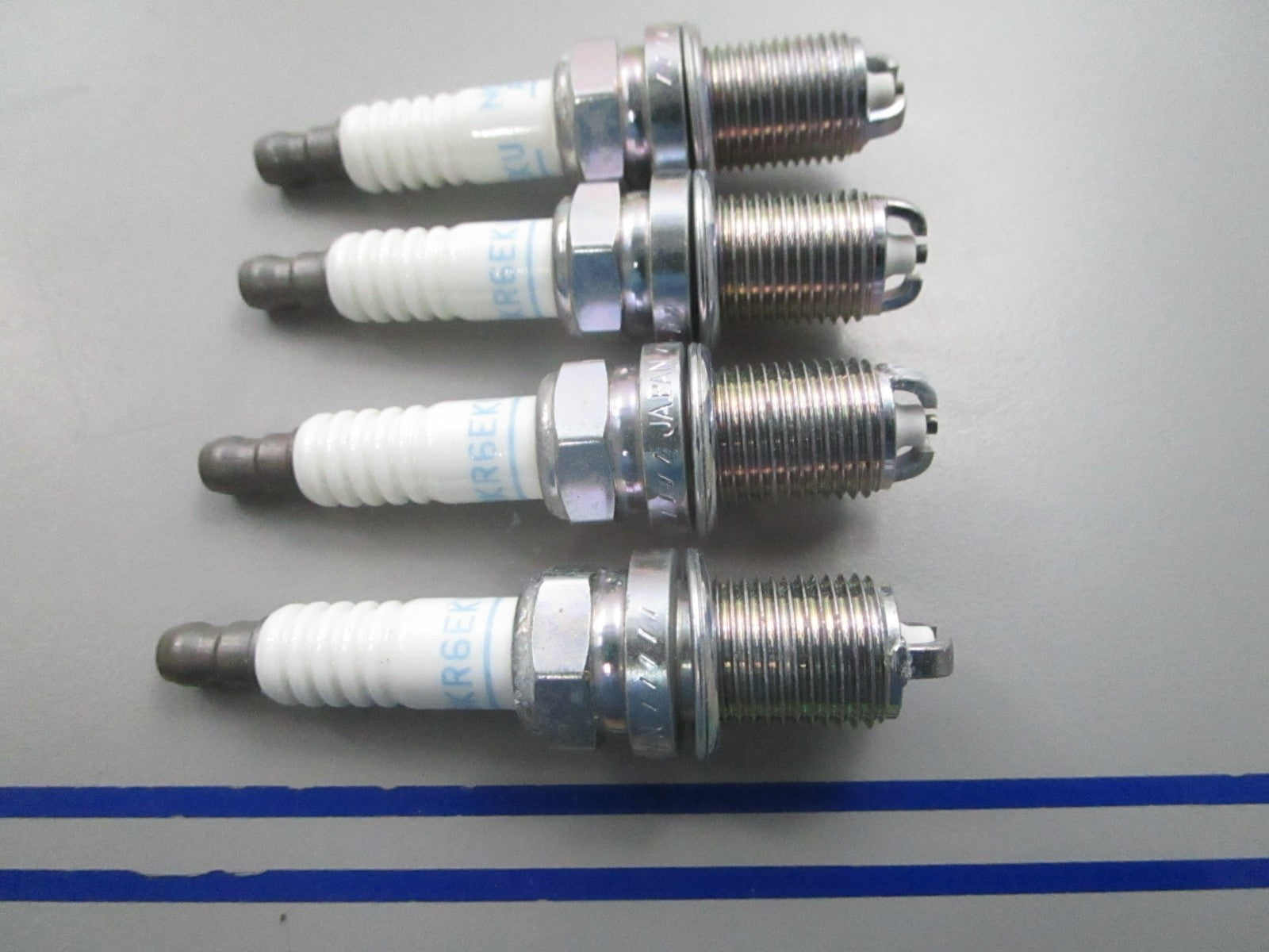 NEW (LOT OF 4) BKR6EKU NGH Spark Plug 0810