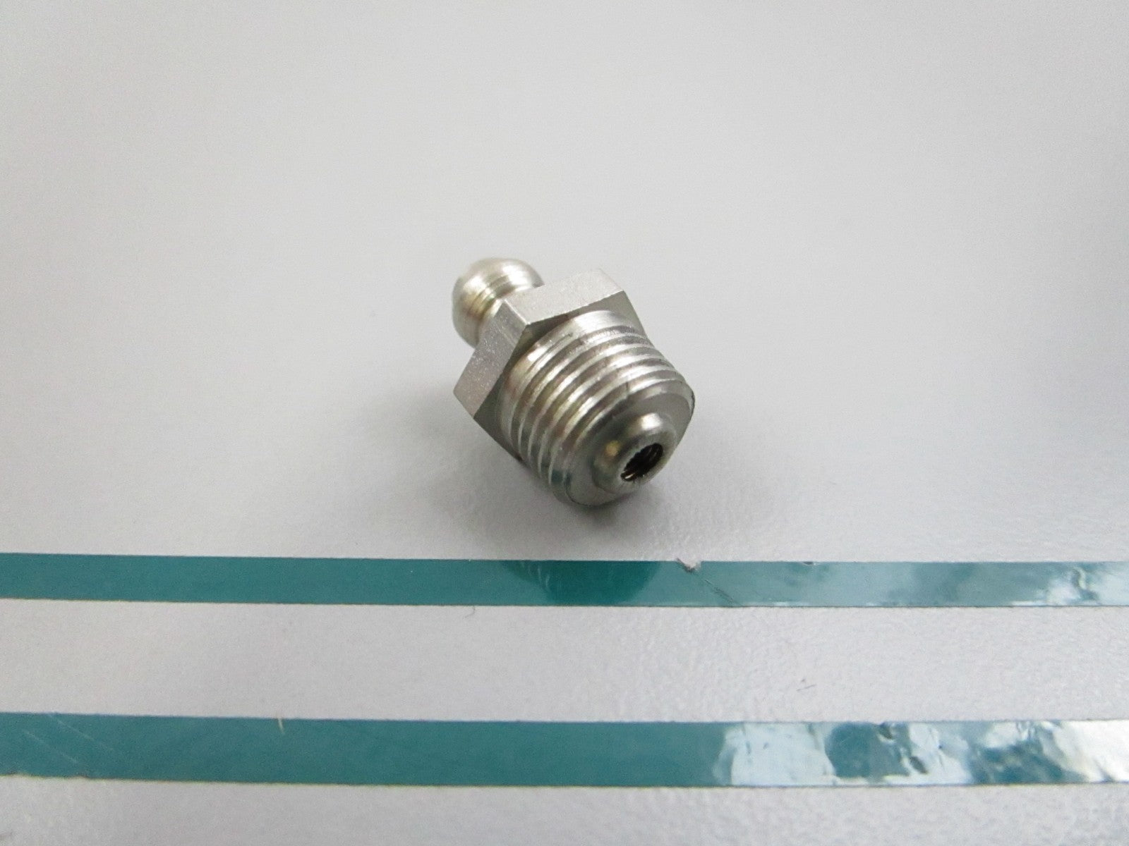 NEW OEM 940194 Volvo Penta Lubricating Nipple 0810