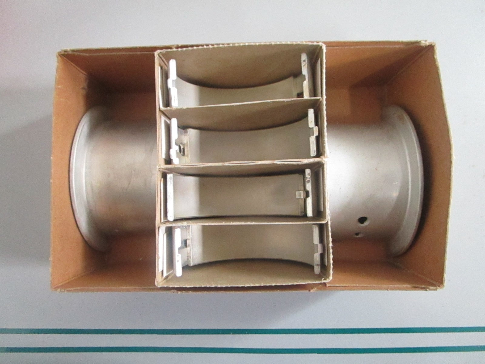 NEW OEM 994M-10 Federal Mogul Main Bearing Set 0820