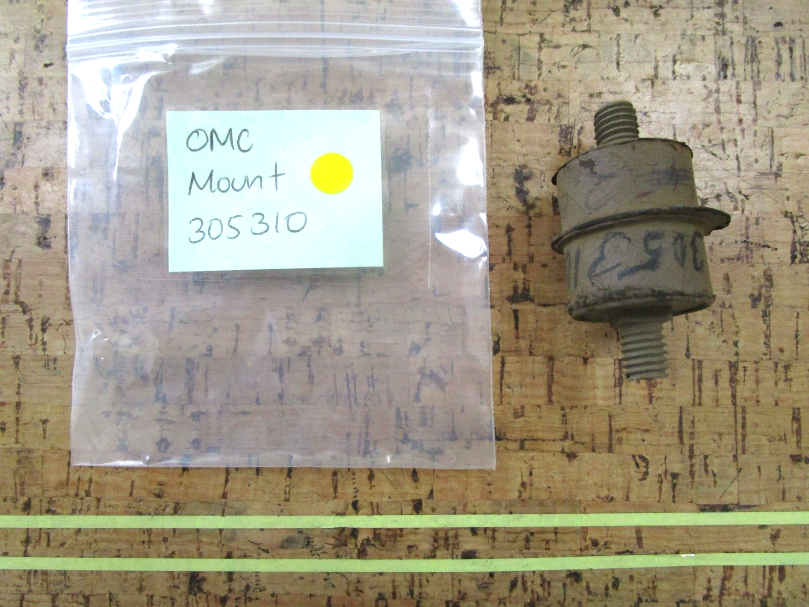 *NEW OEM* 0750 OMC Johnson Evinrude MOUNT 305310 0305310