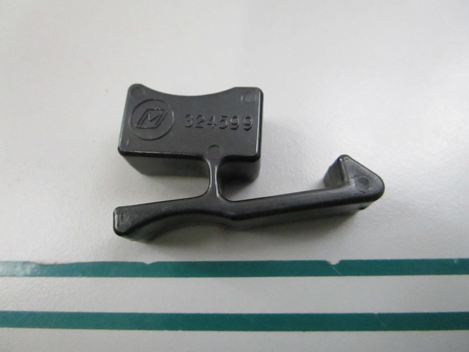 NEW OEM 324599 0324599 OMC Johnson Evinrude Tilt End Pin 0810