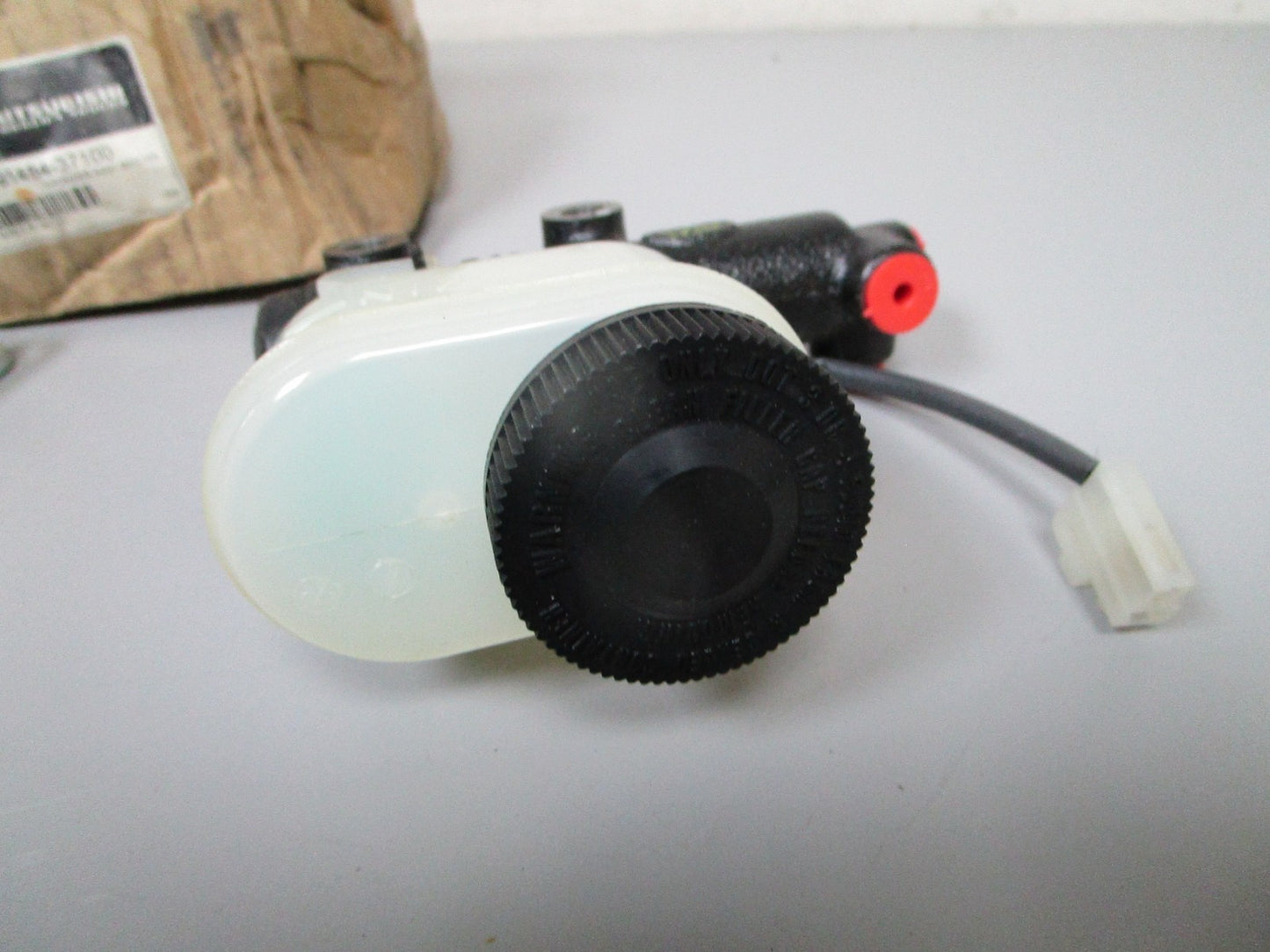 *NEW OEM* 0720 Mitsubishi Caterpillar Forklift Master Cylinder 91484-37100