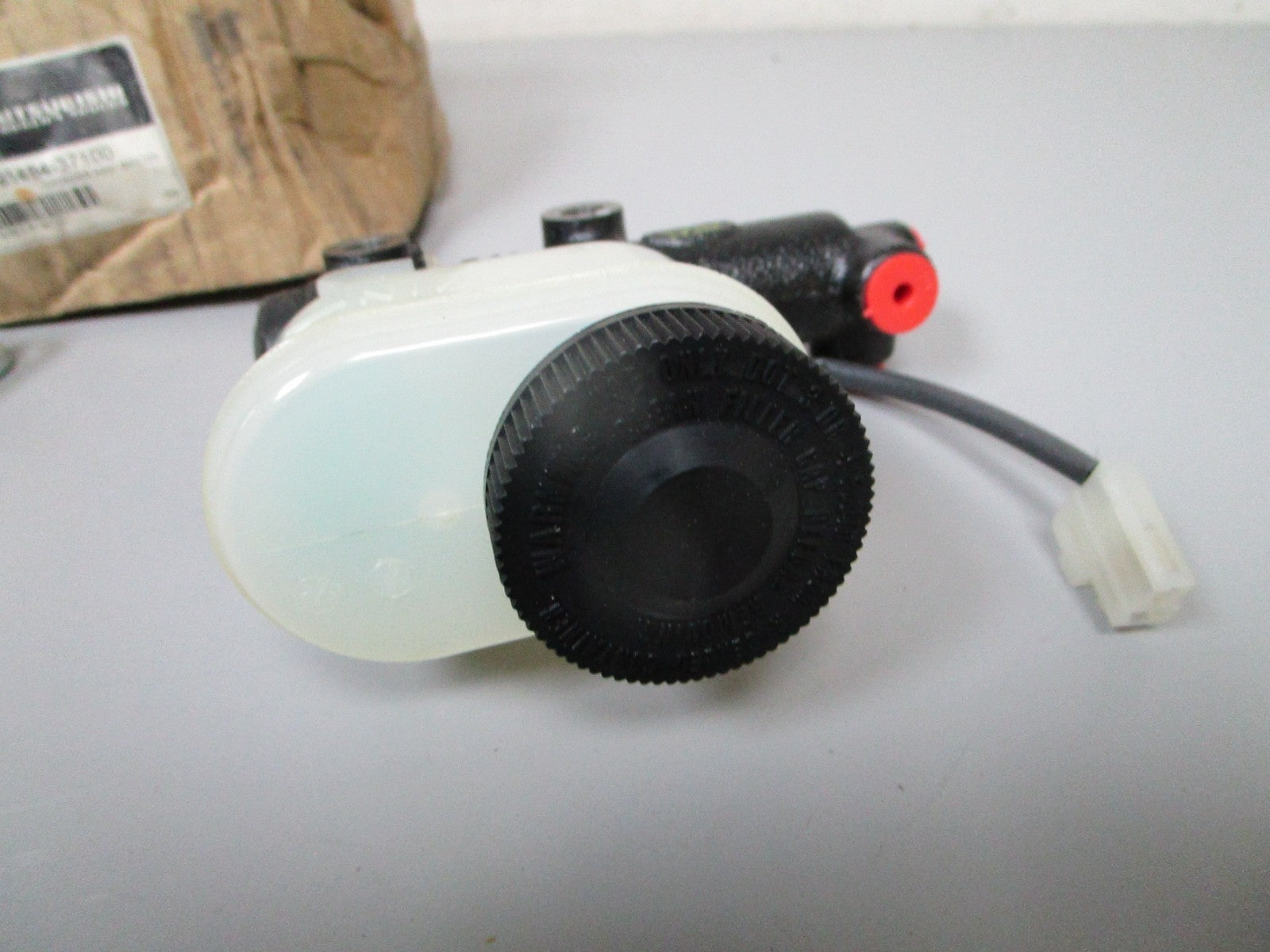 *NEW OEM* 0720 Mitsubishi Caterpillar Forklift Master Cylinder 91484-37100