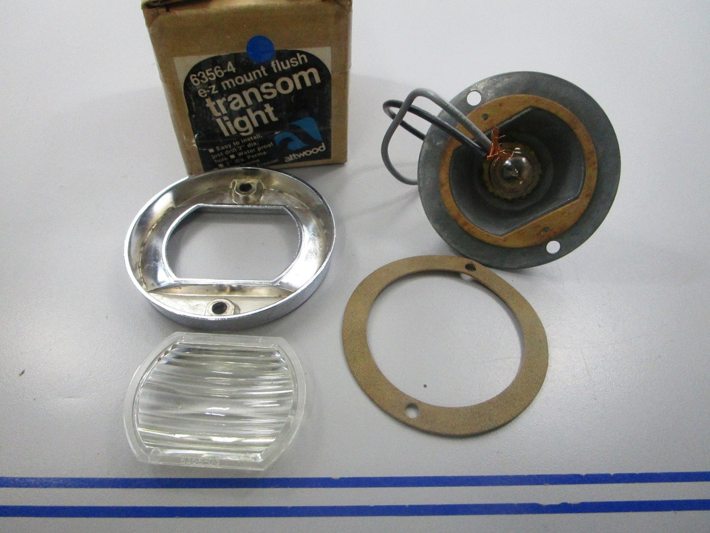 NEW OEM 6356-4 Attwood Mount Flush Transom Light 0810