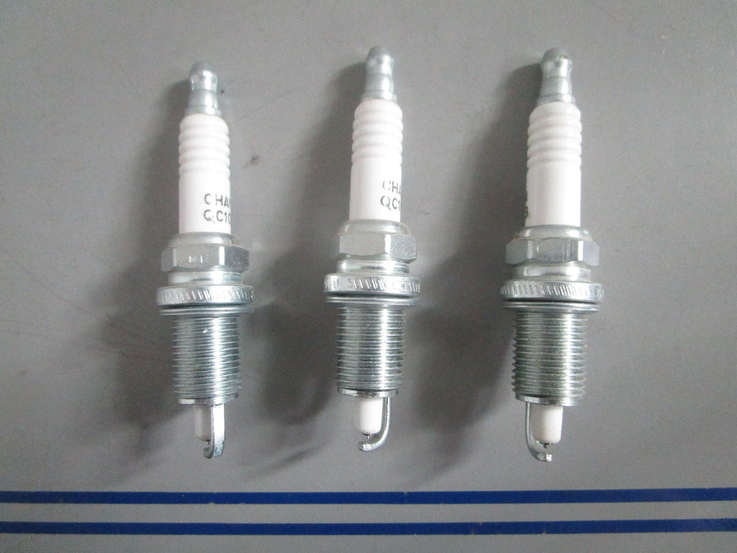 NEW OEM (LOT OF 3) QC10PEPB Champion Spark Plug 0820