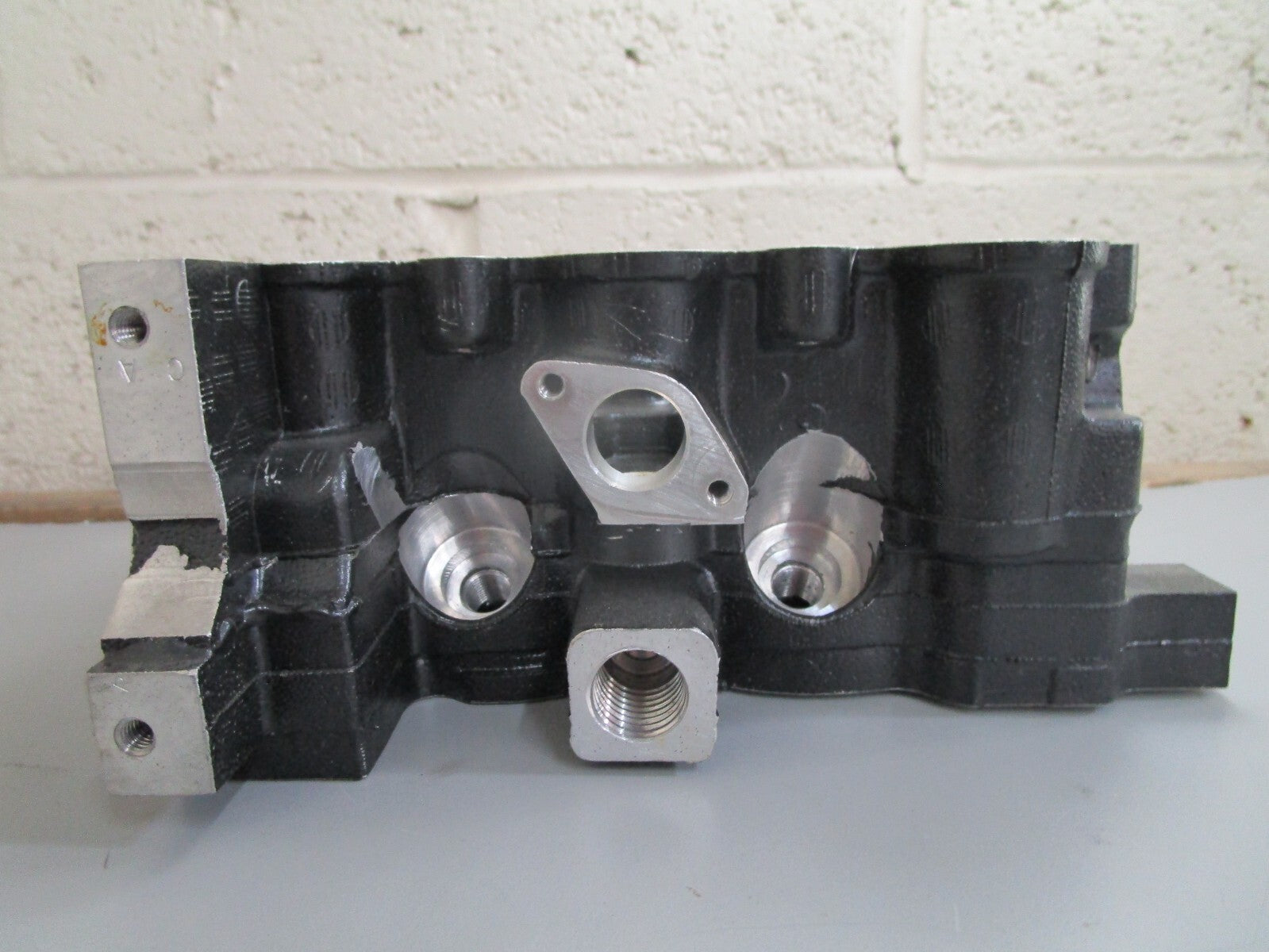 *NEW OEM* 0820 OMC Johnson Evinrude 9.9-15HP Cylinder Head Case 437992 0437992