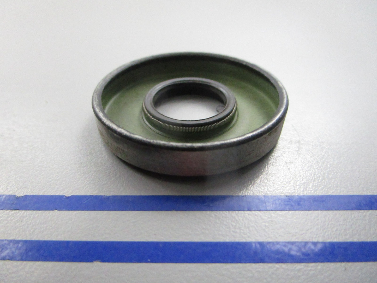 NEW OEM 329086 0329086 OMC Johnson Evinrude Powerhead Seal 0810