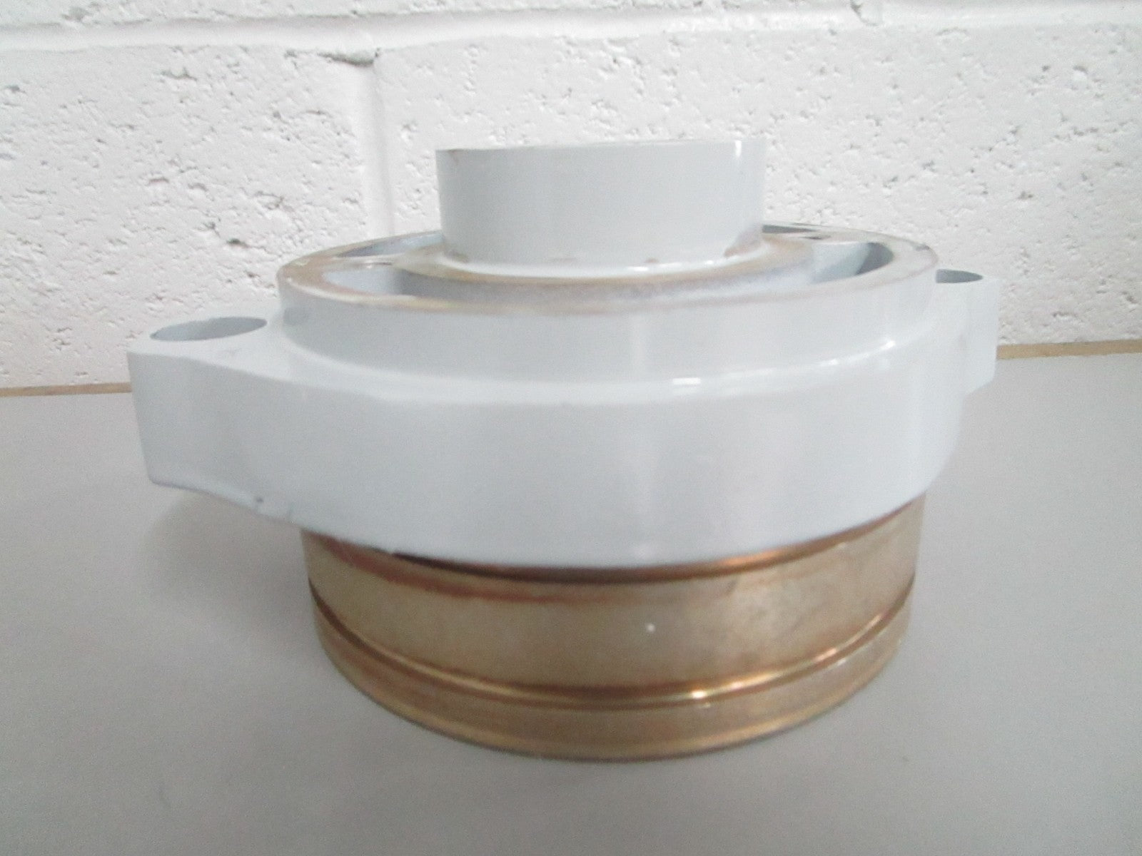 *NEW OEM* 0820 Volvo Penta Bearing Housing 854044