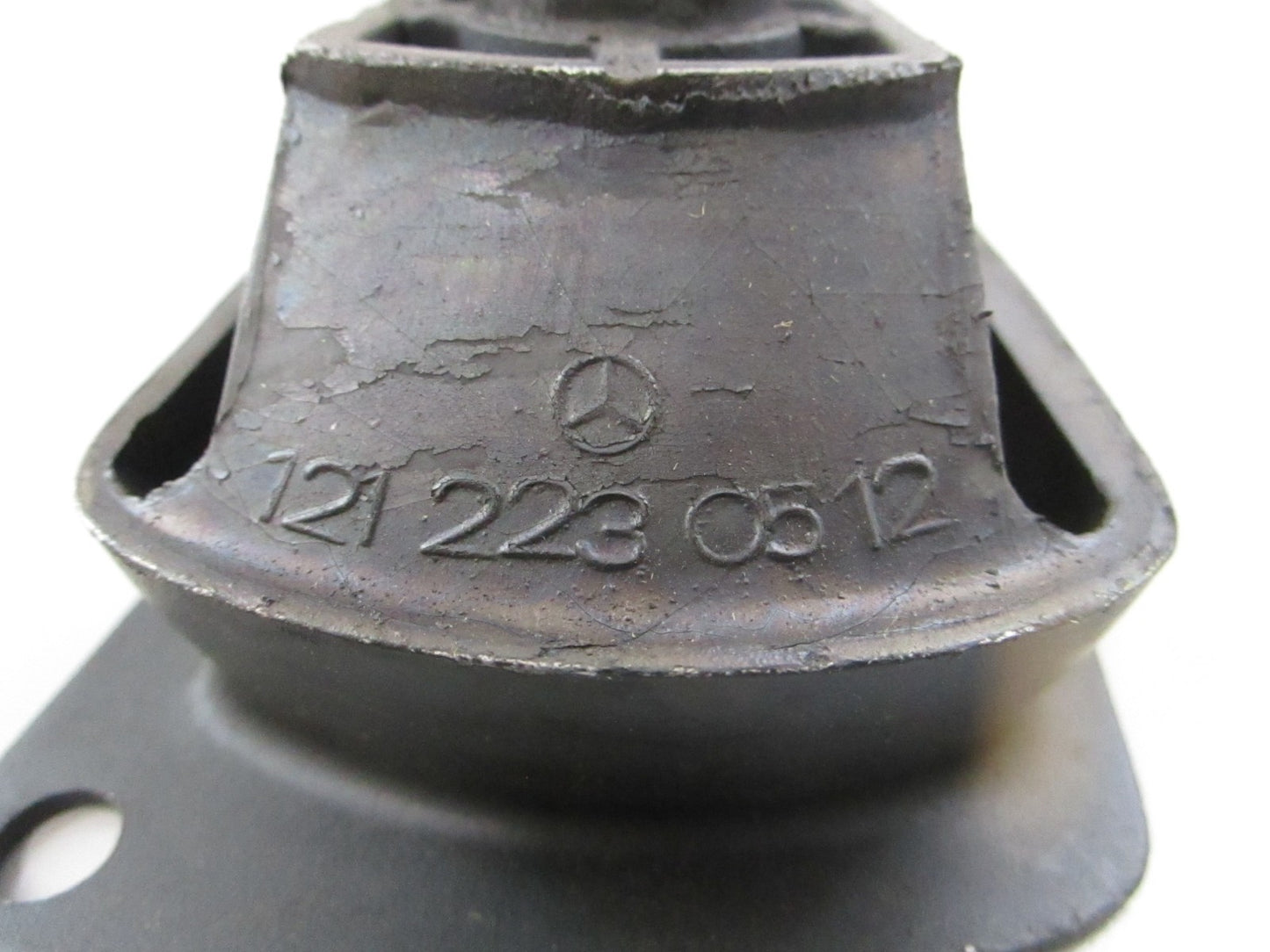 NEW OEM 1212230512 Mercedes-Benz Engine Mount 0810