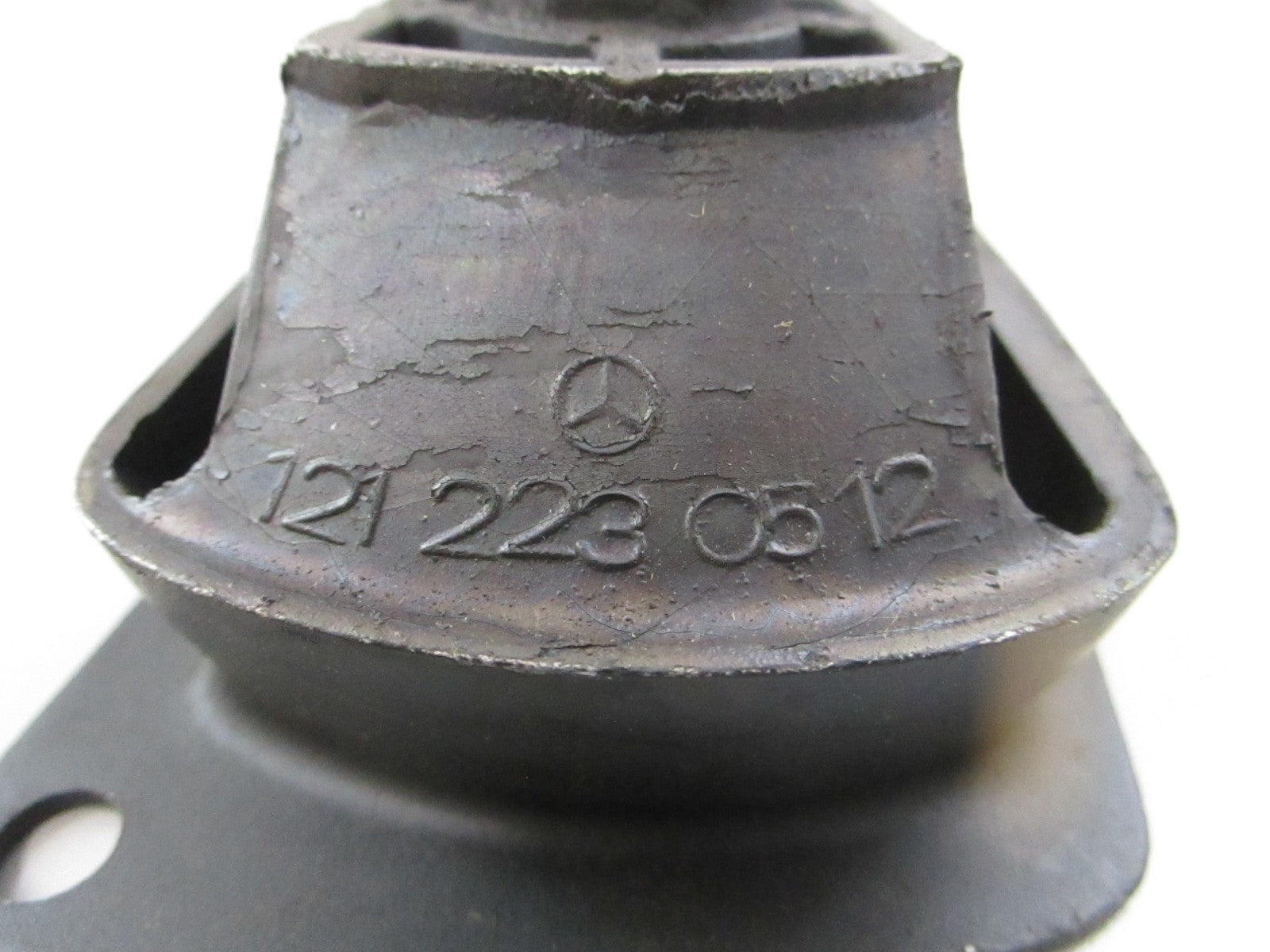 NEW OEM 1212230512 Mercedes-Benz Engine Mount 0810