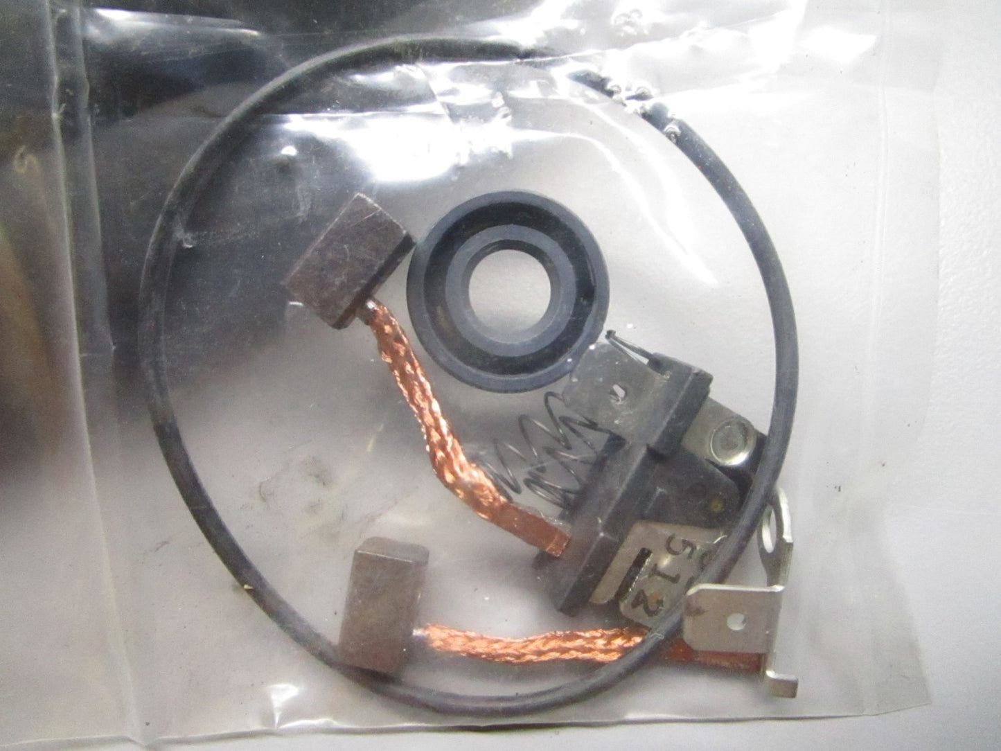 *NEW OEM* 0810 OMC Johnson Evinrude Brush & Seal Kit 585229 0585229