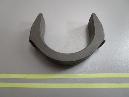 *NEW OEM* 0810 OMC Johnson Evinrude Cradle 305272 0305272