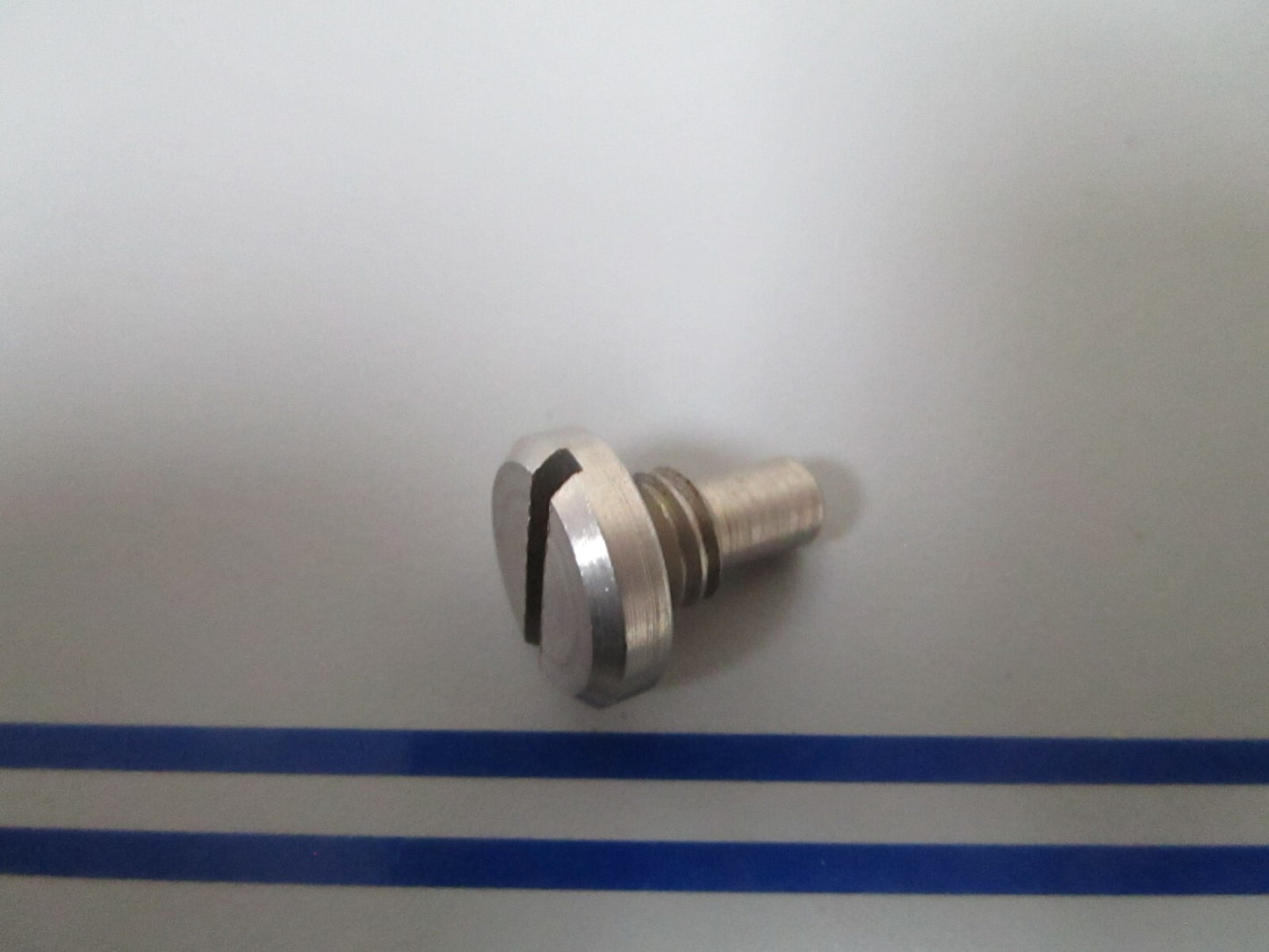 *NEW OEM* 0810 Mercury Quicksilver Screw F286080