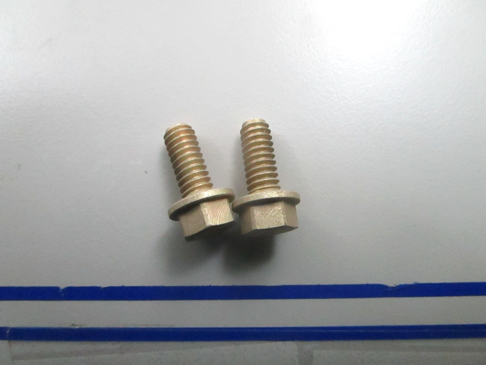 *NEW OEM* (LOT OF 2) 0810 OMC Johnson Evinrude Screw 307608 0307608