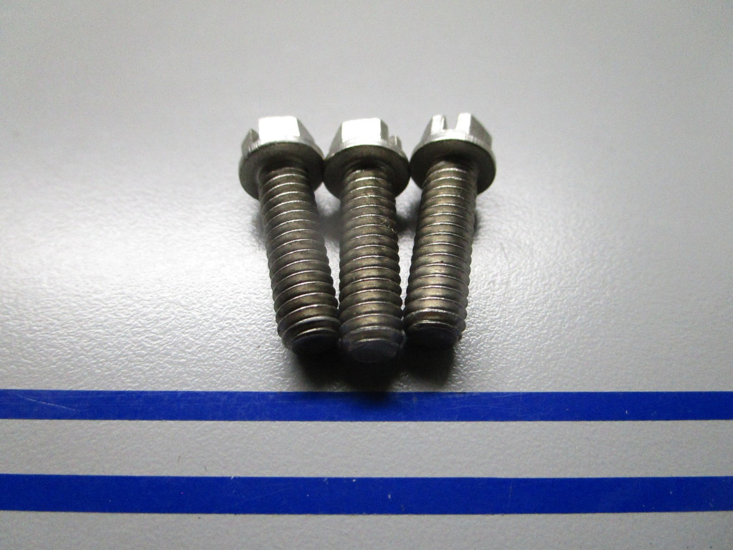 *NEW OEM* (LOT OF 3) 0810 OMC Johnson Evinrude Screw 330562 0330562