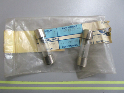 *NEW OEM* (LOT OF 2) 0810 Volvo Penta Fuse 851120