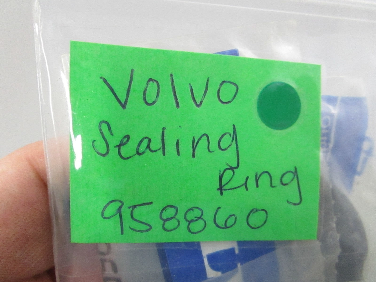 NEW OEM 958860 Volvo Penta Sealing Ring 0810