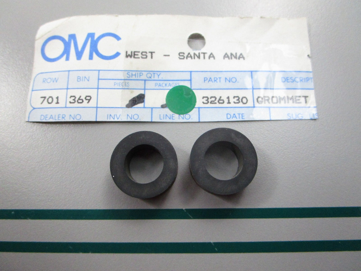 NEW OEM (LOT OF 2) 326130 0326130 OMC Johnson Evinrude Grommet 0810