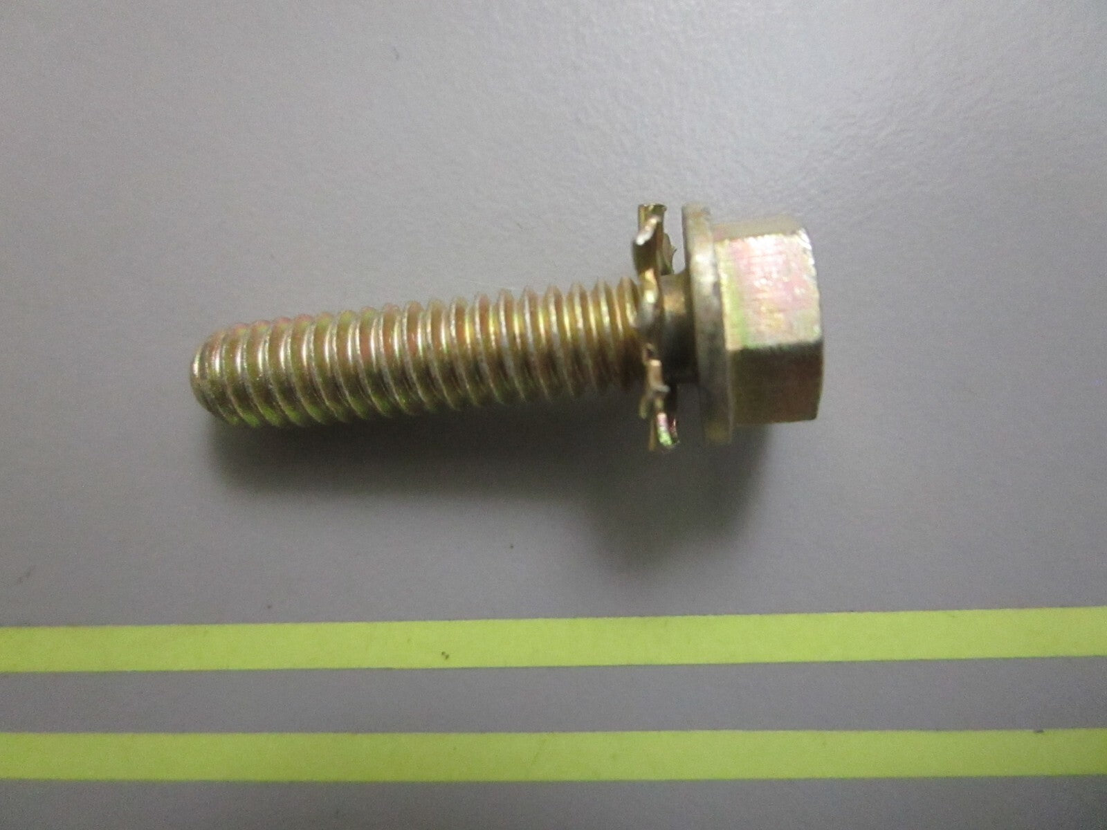 *NEW OEM* 0810 OMC Johnson Evinrude Screw 307062 0307062