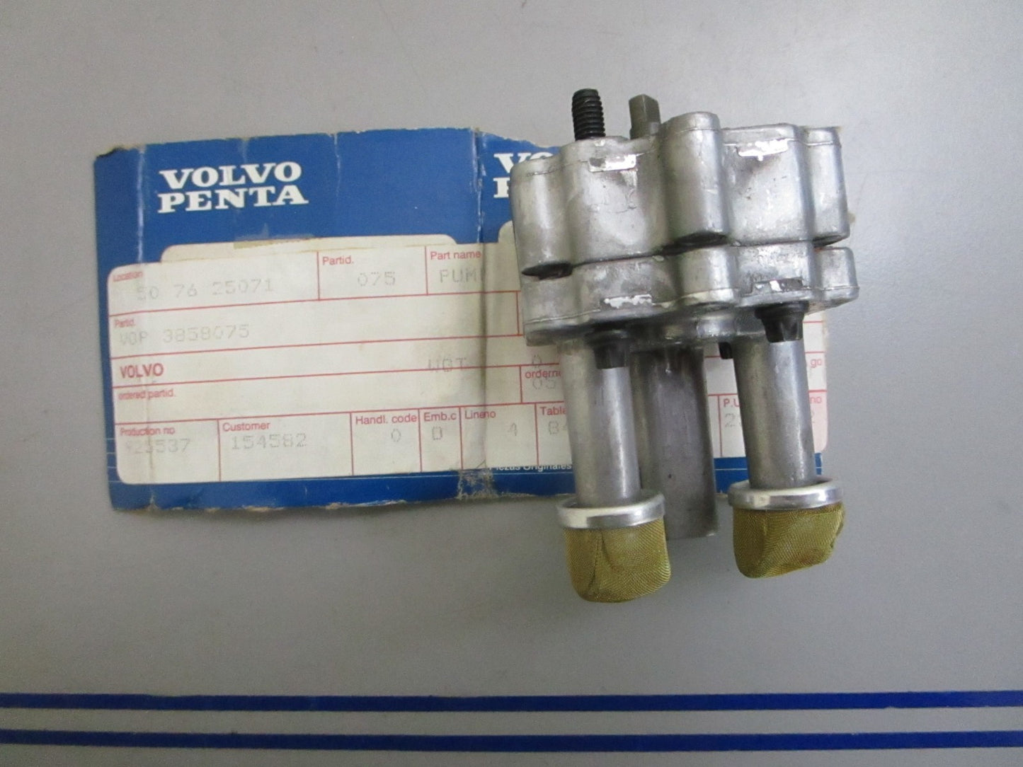 *NEW OEM* 0820 Volvo Penta Pump 3858075