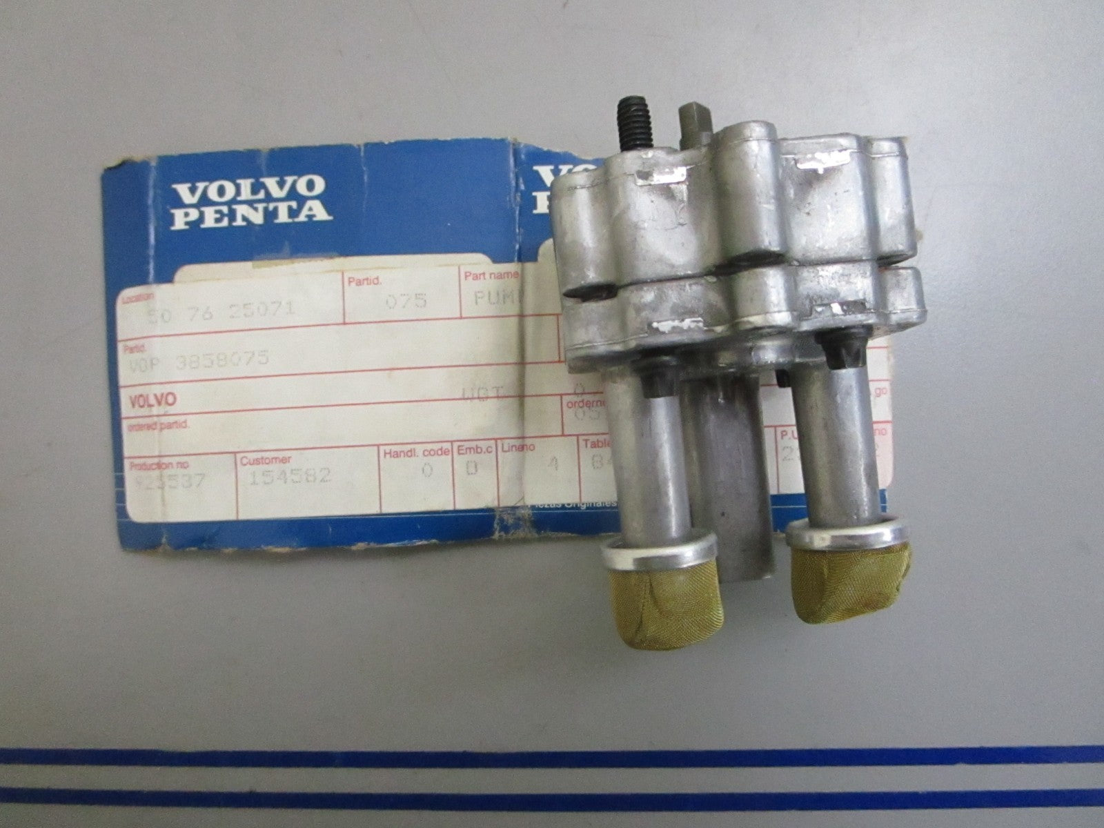 *NEW OEM* 0820 Volvo Penta Pump 3858075
