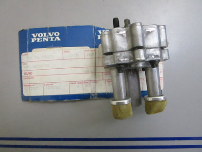 *NEW OEM* 0820 Volvo Penta Pump 3858075