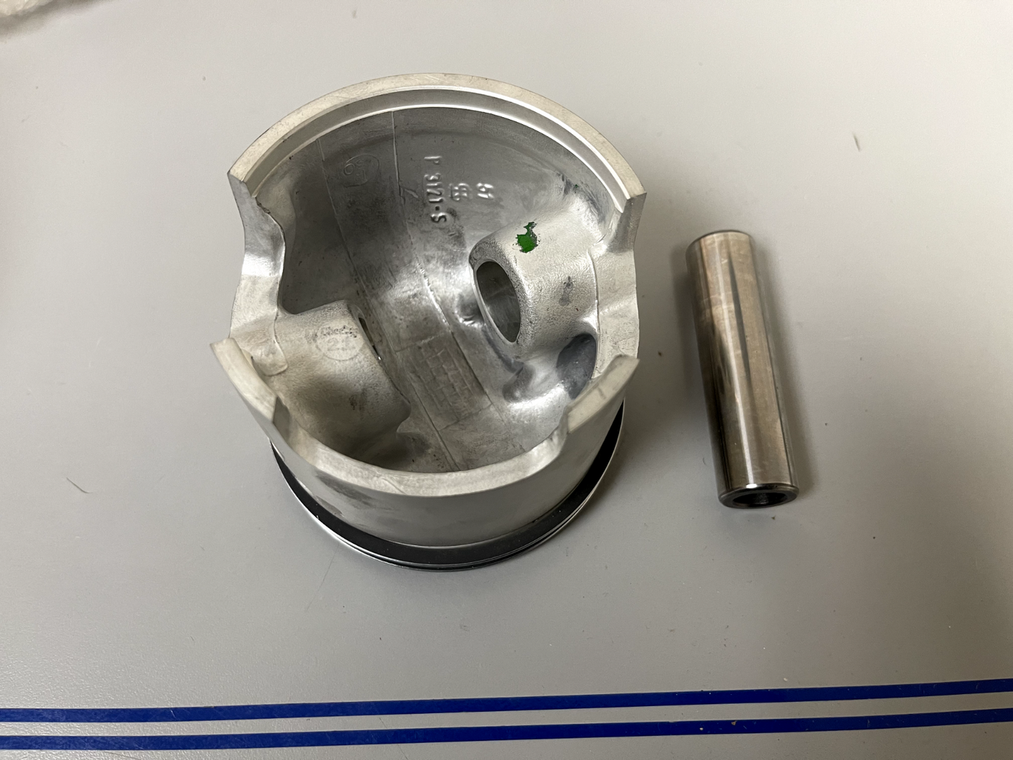 *NEW OEM* 0670 Mercury Mariner 1991 135 150 175 200hp .015 STBD Piston Ay 9738A5