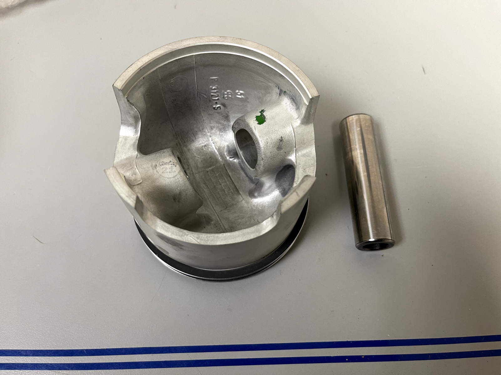 *NEW OEM* 0670 Mercury Mariner 1991 135 150 175 200hp .015 STBD Piston Ay 9738A5