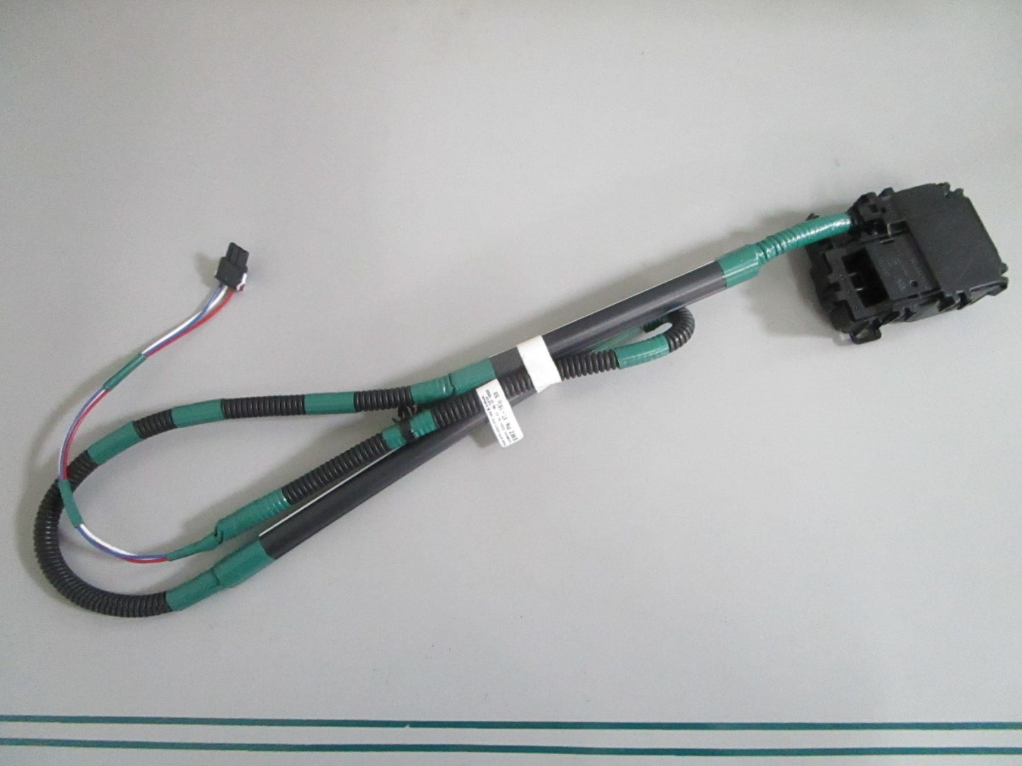 NEW OEM W11394572 Whirlpool Latch 0820