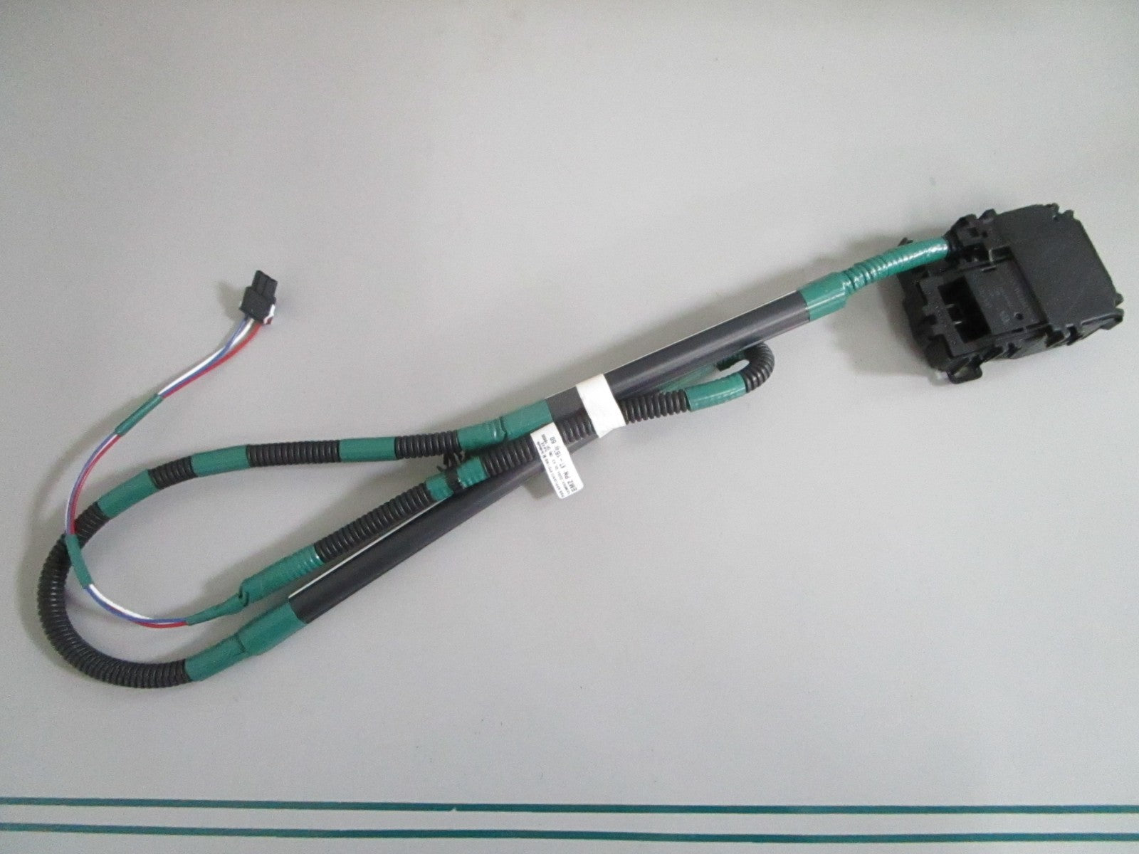 NEW OEM W11394572 Whirlpool Latch 0820