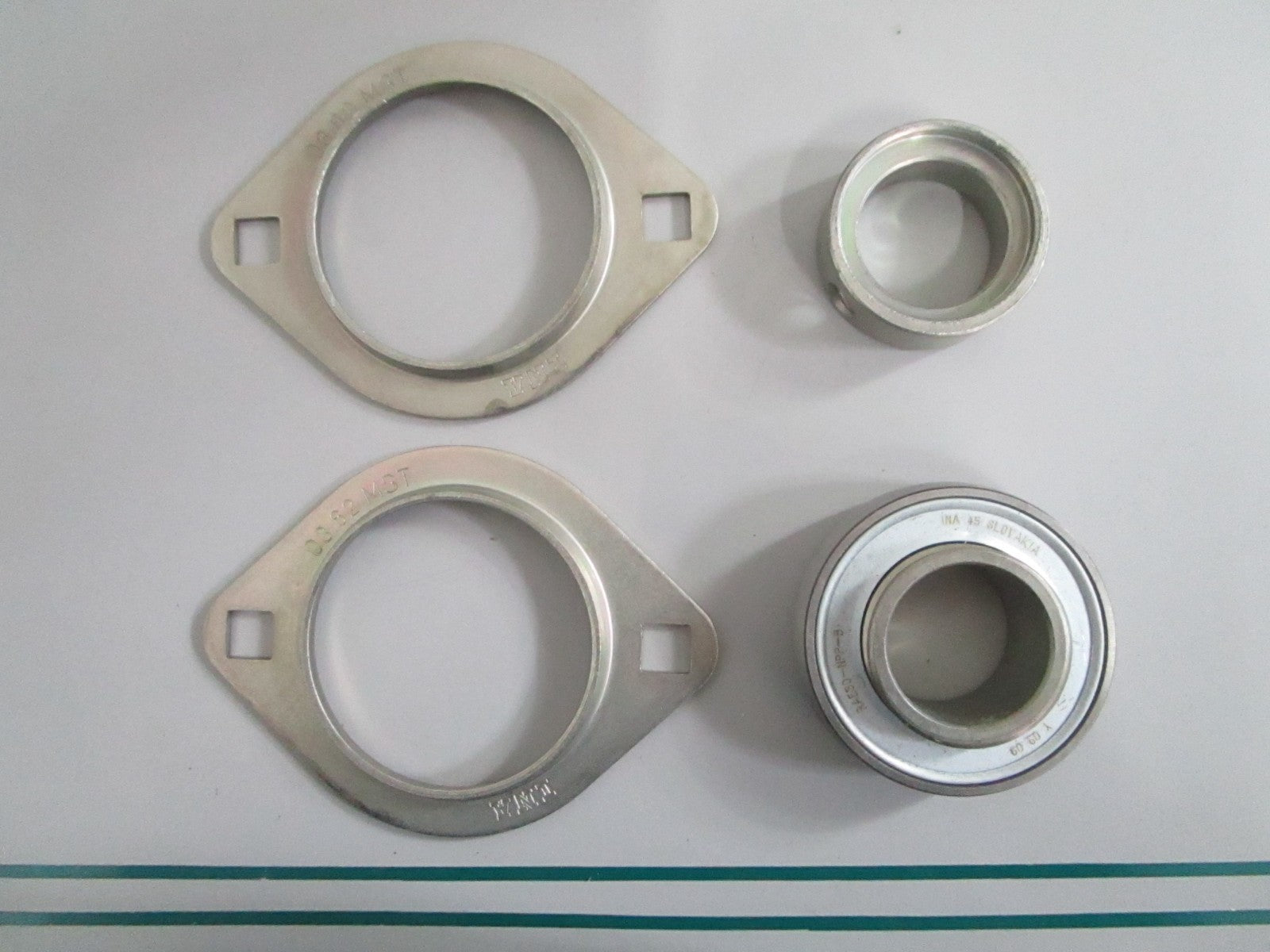 NEW OEM AE56168 John Deere Bearing & Housing 0820